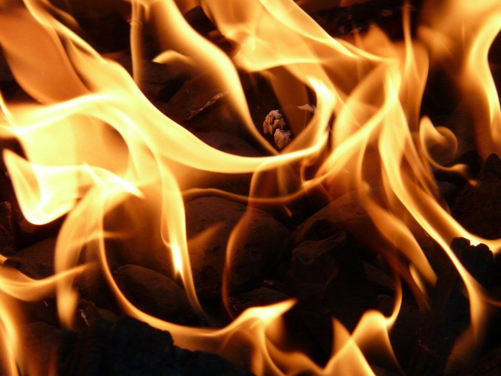 La pyromancie : un aperçu de l'art divinatoire ancestral lié au feu